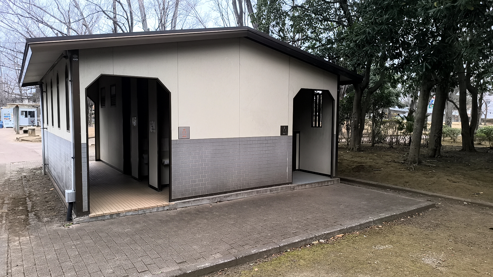 松葉第二近隣公園のトイレ
