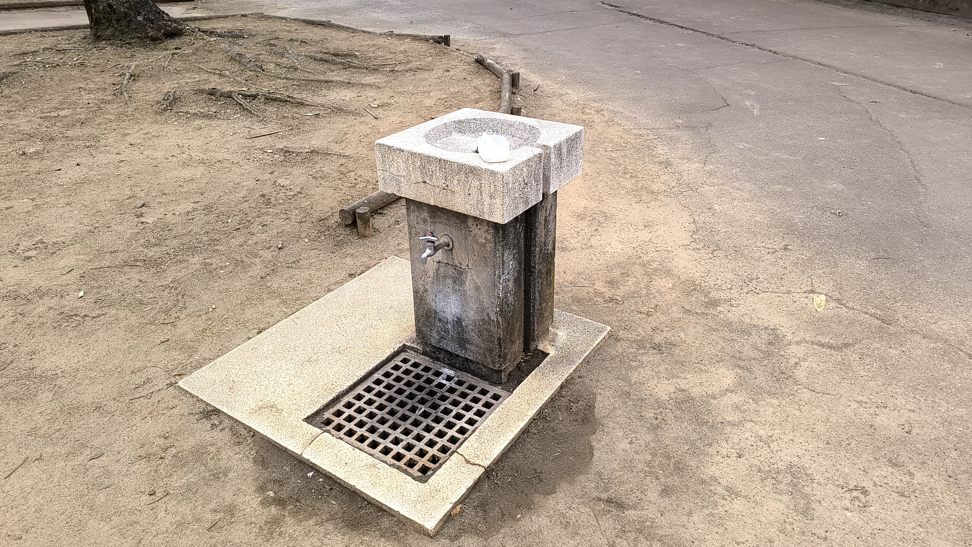松葉第二近隣公園の水飲み場