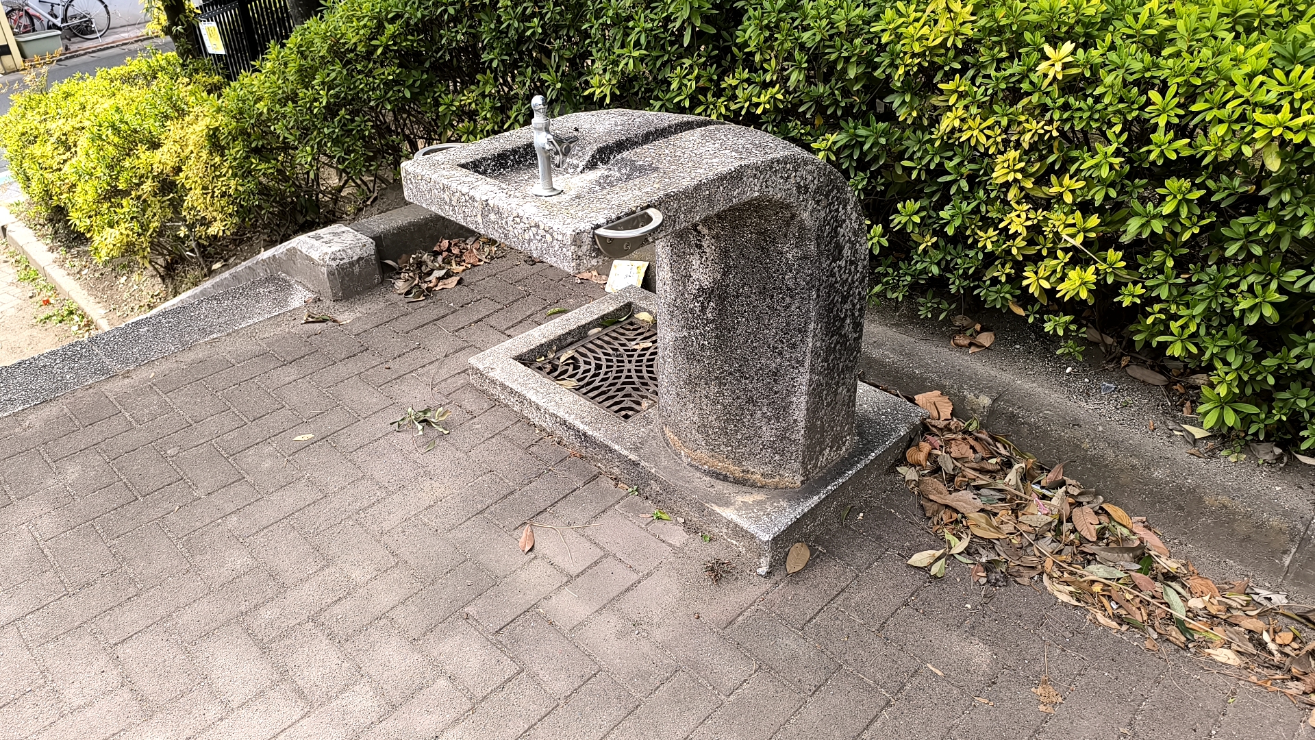 名戸ヶ谷第六公園の水飲み場