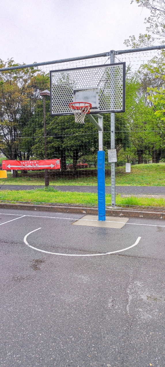 新3ポイントラインが引かれた中川公園の公式用バスケットゴール
