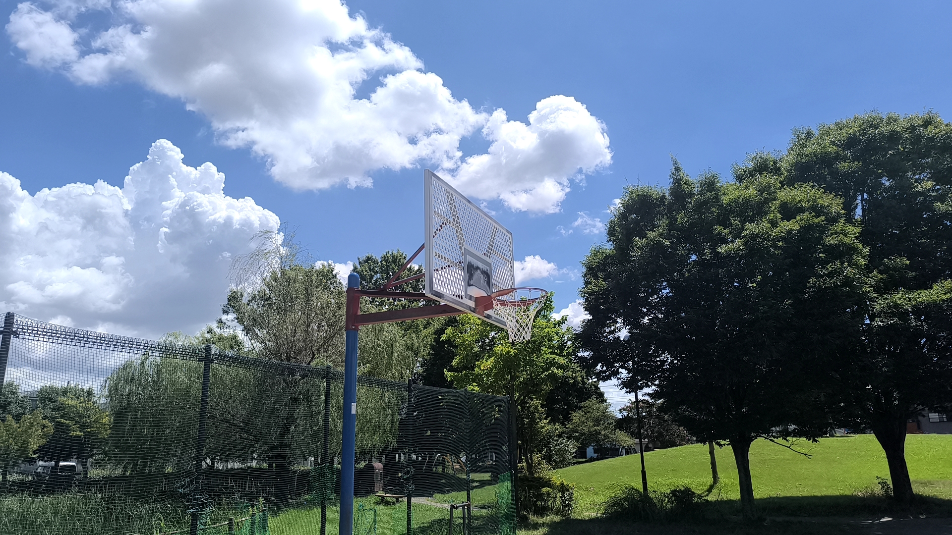 青空となまずの里公園のバスケットゴール