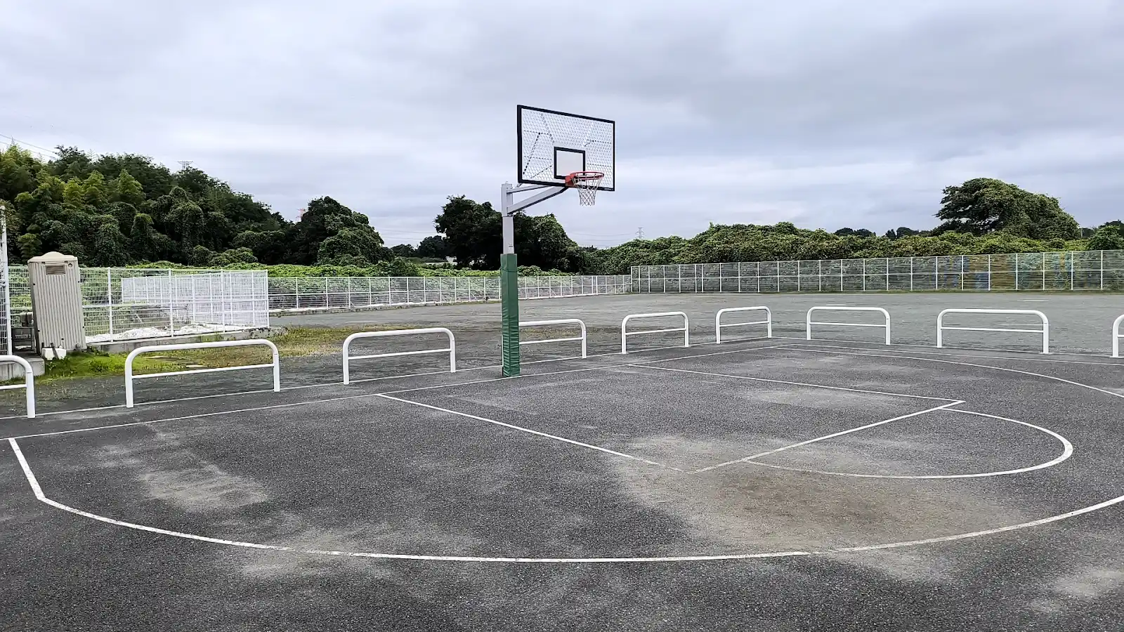 和土ふれあい広場のコンクリート床と新3ポイントライン