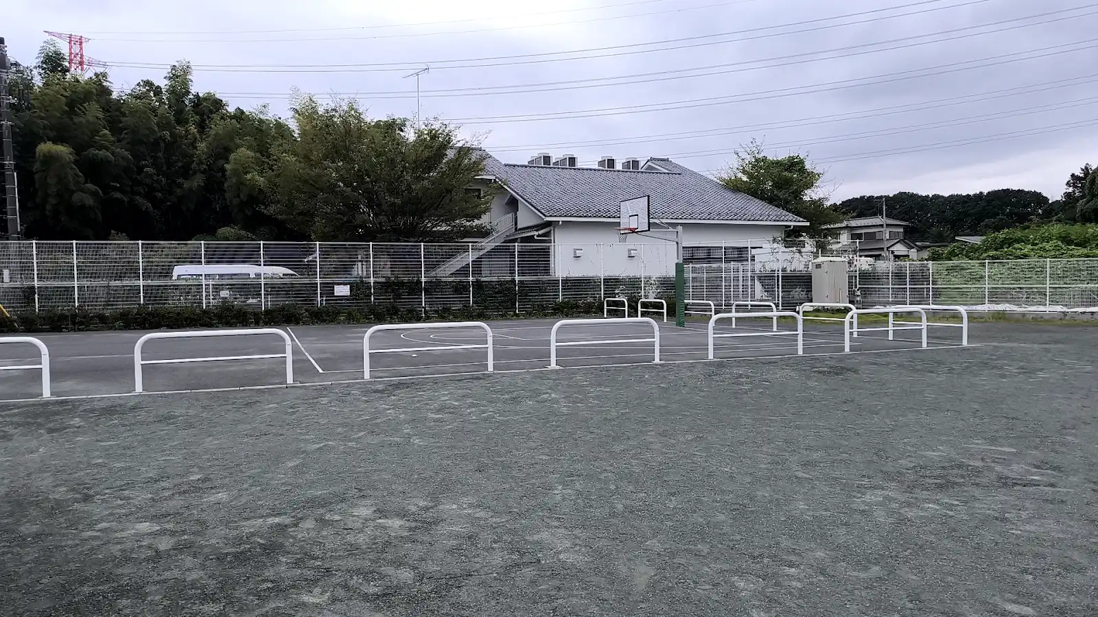 和土ふれあい広場のバスケットコート全景