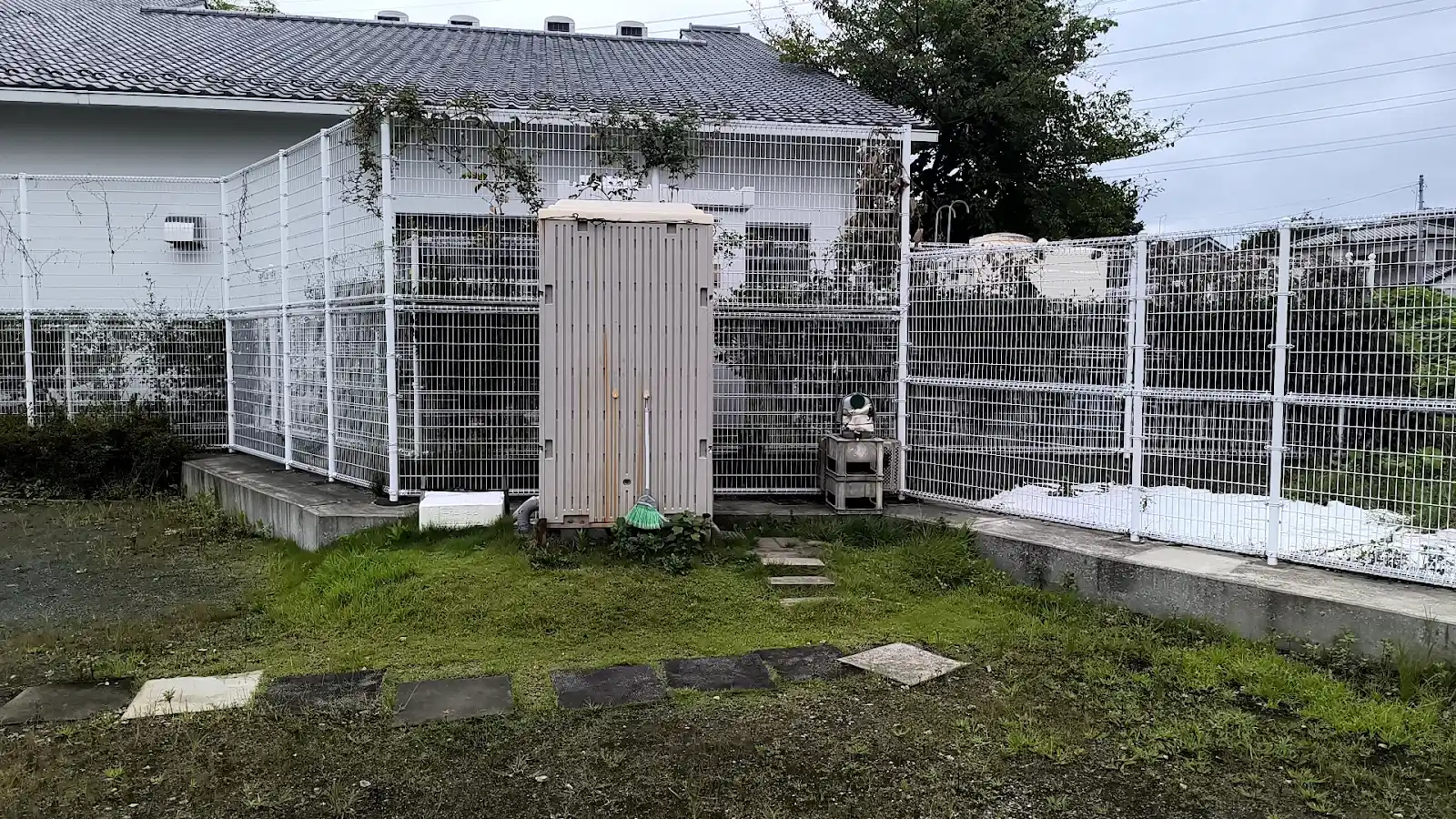 和土ふれあい広場で取材時に施錠されていたトイレ設備周辺