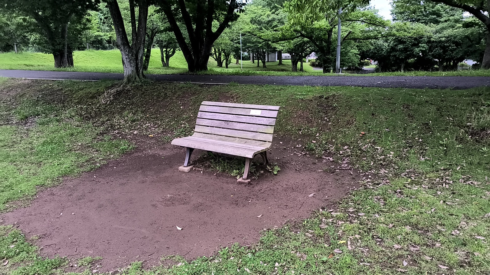 布佐南公園の園内ベンチ