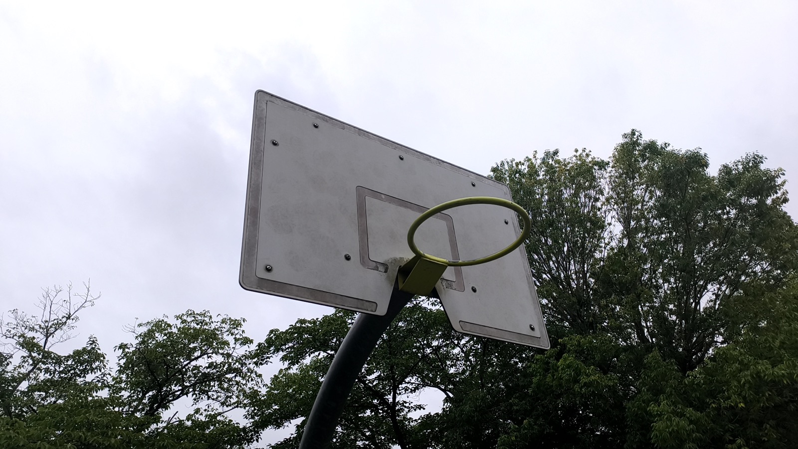布佐南公園のバスケットゴールとバックボード
