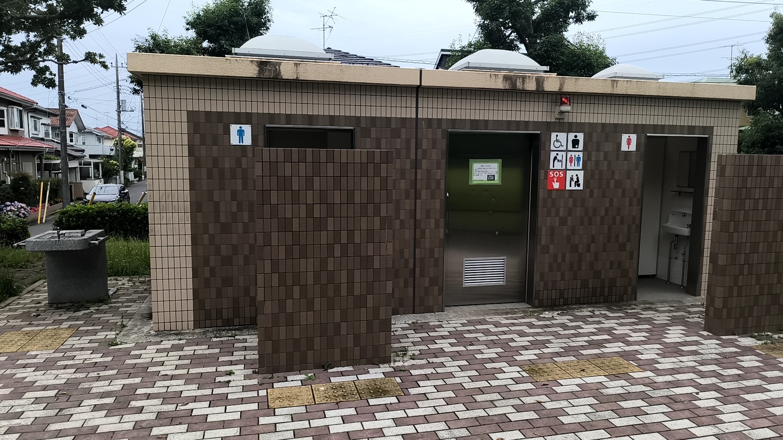 布佐南公園に設置された公衆トイレ
