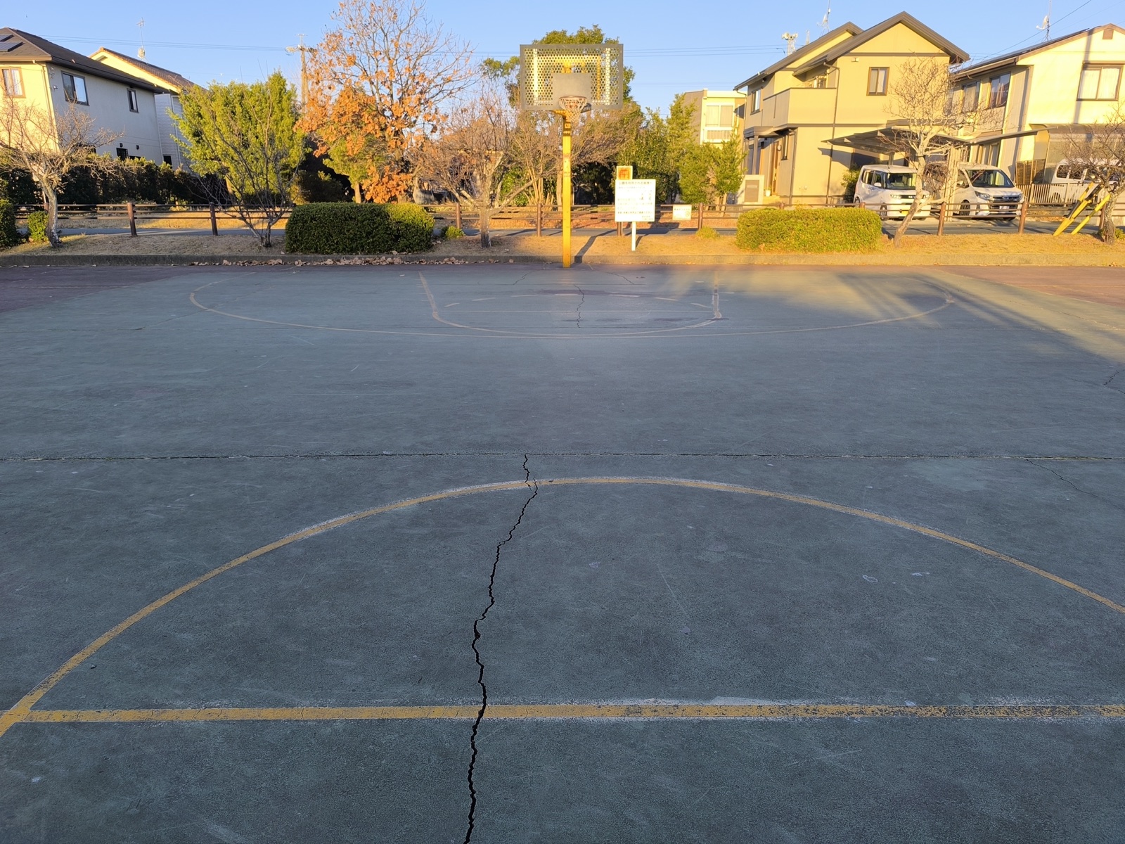 ひかり公園のゴール正面と旧3ポイントライン