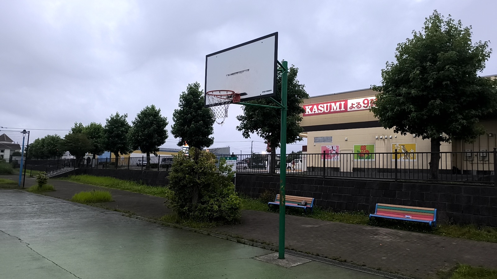 四季の丘第二公園にあるゴール1基の屋外バスケットコート