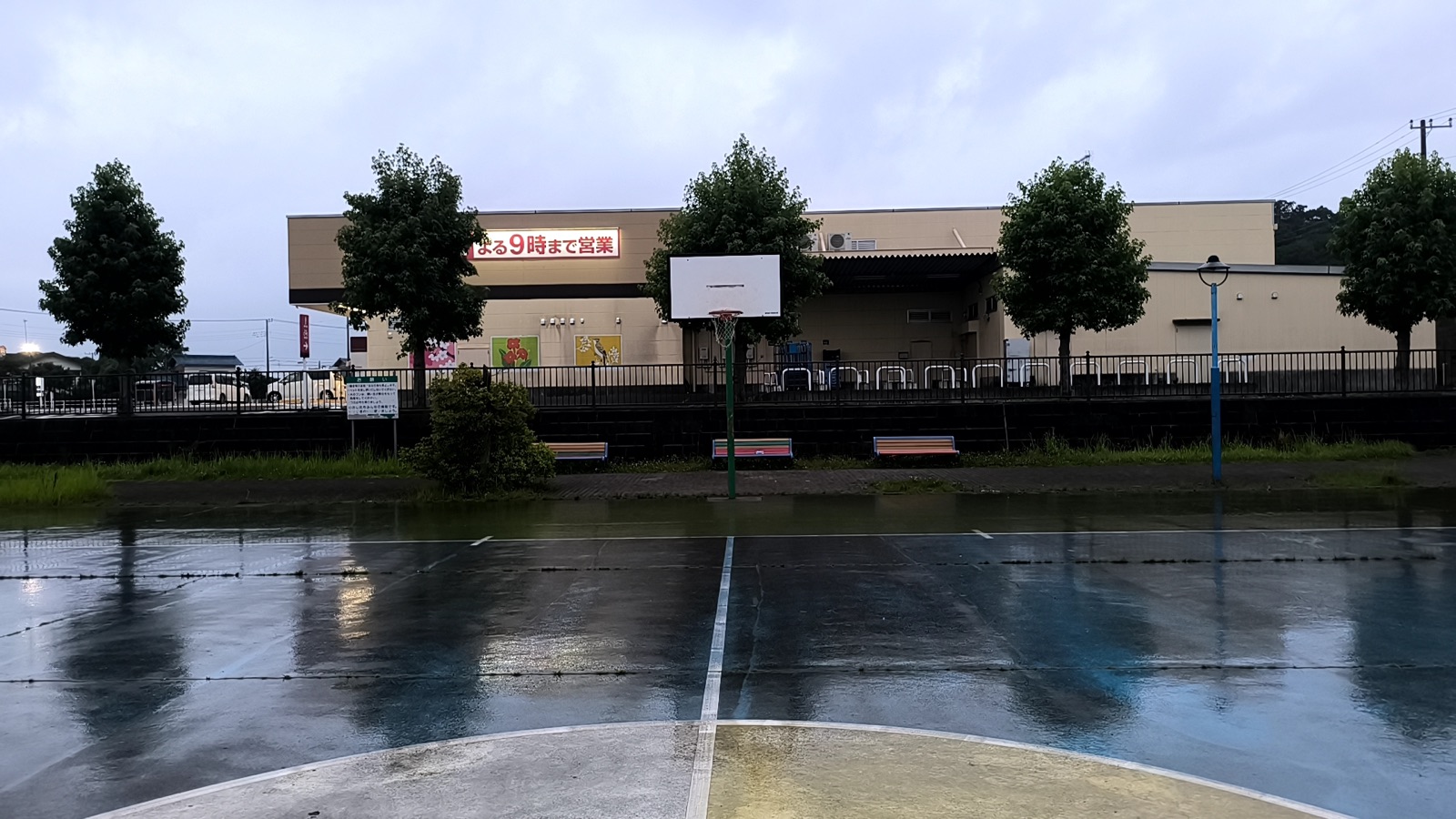 四季の丘第二公園の屋外バスケットコート全体