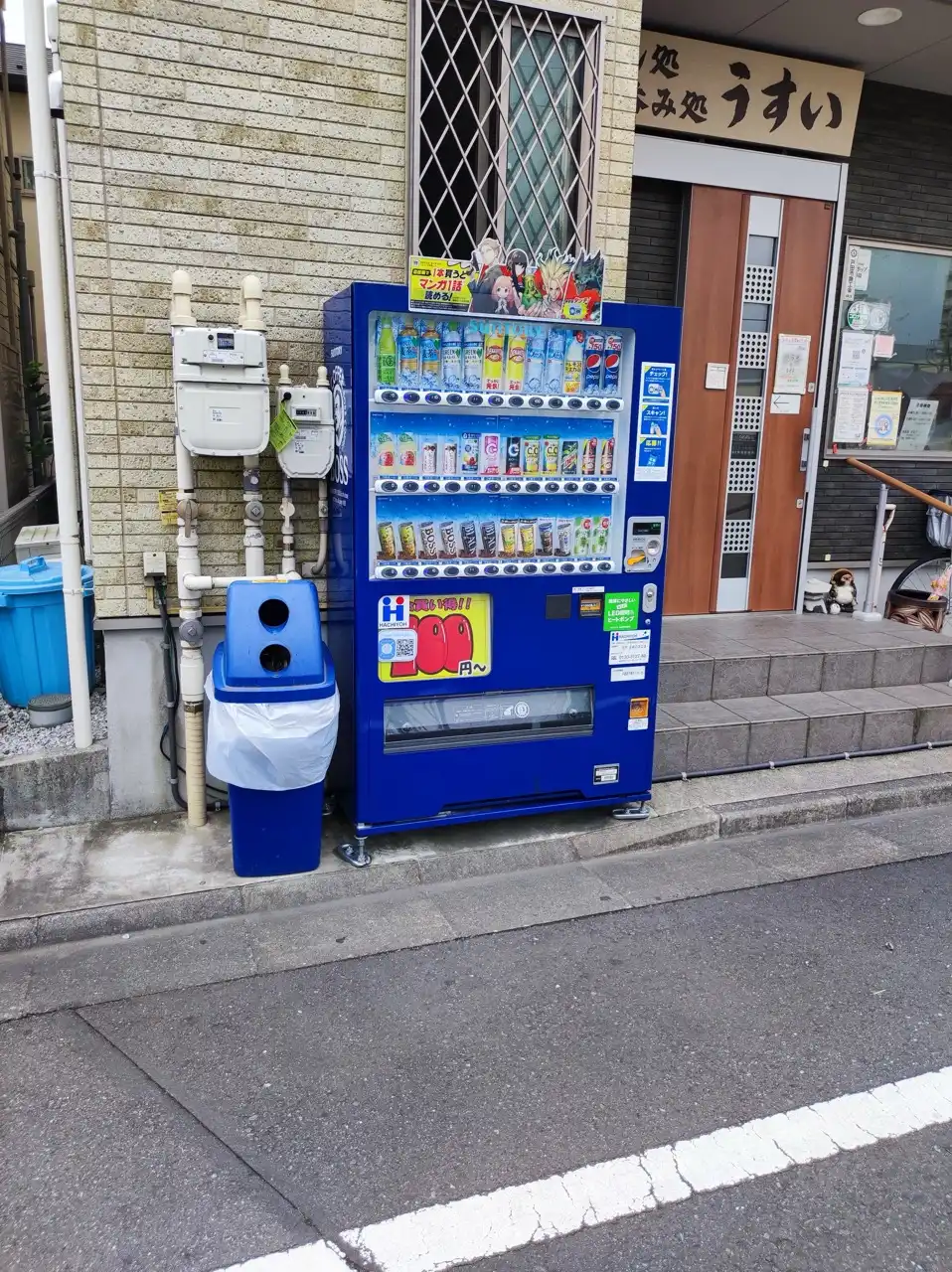 ボール公園の近隣店舗前にある飲料自動販売機