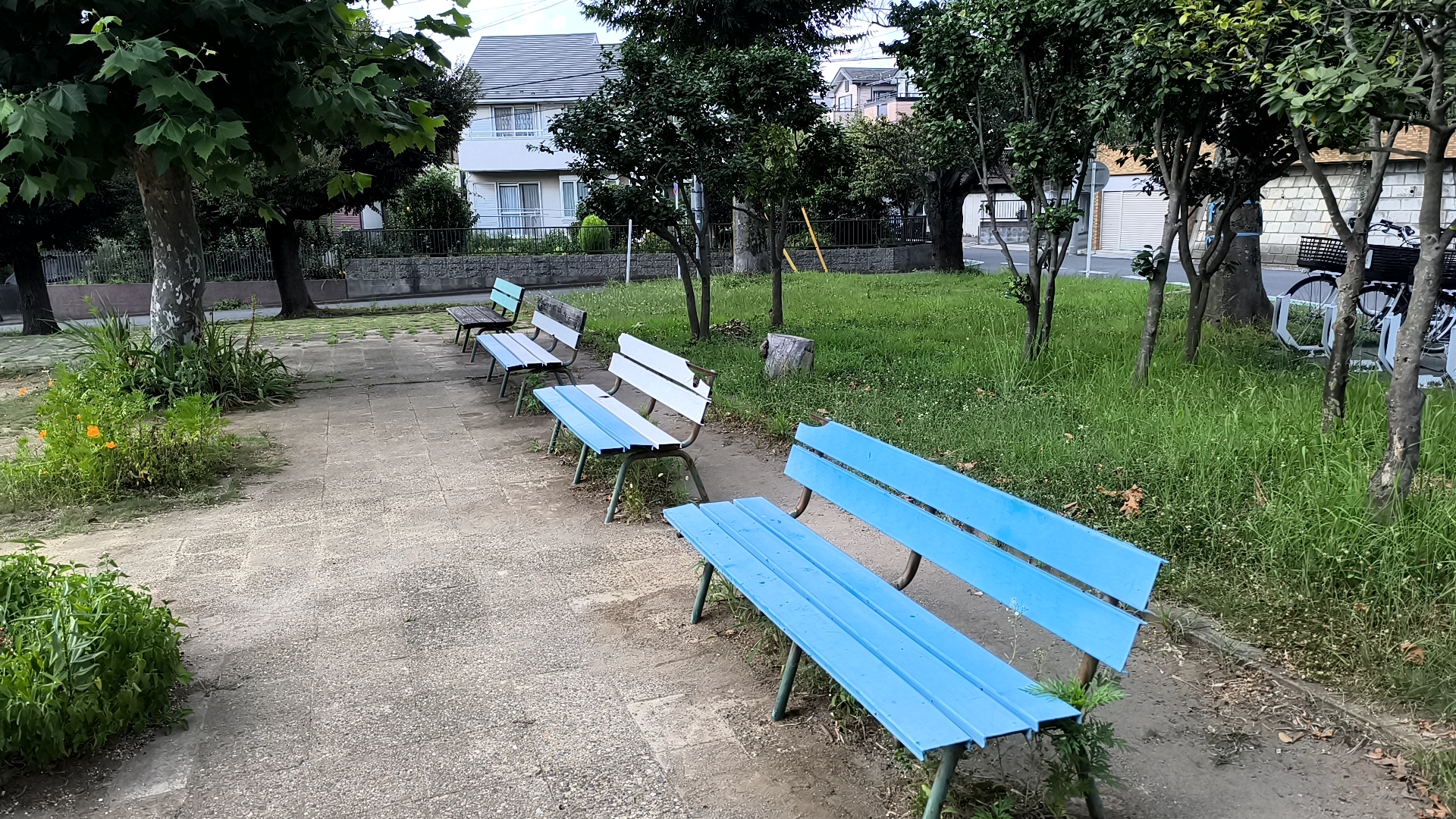 つばめ公園のベンチ